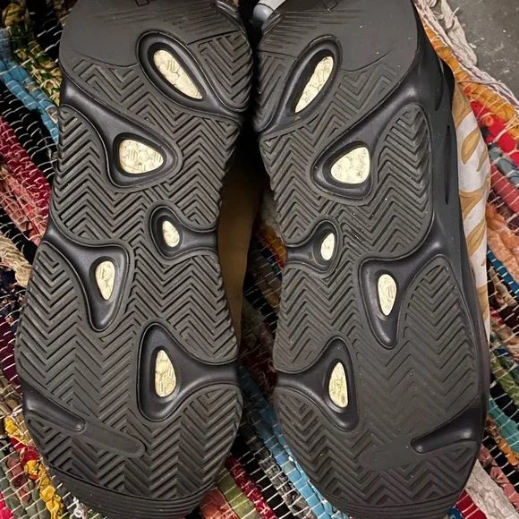 Yeezy 700 MNVN - Picture 9 of 9